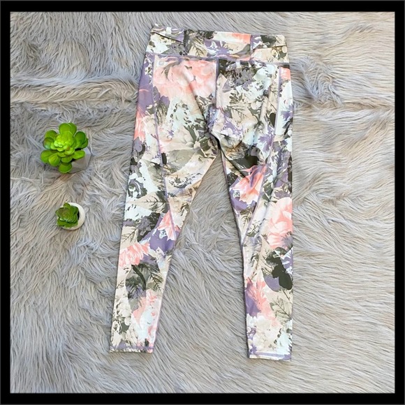Fabletics Gia Printed Powerlite Capri Leggings - Picture 4 of 5